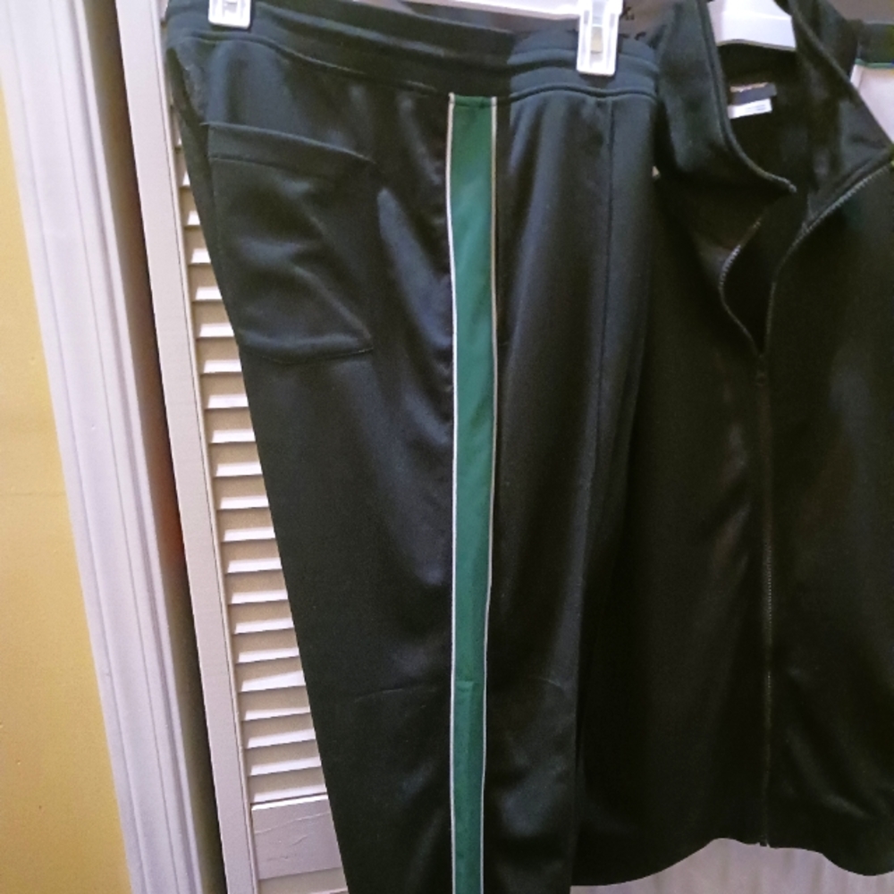 Ladies 2 piece jogger size medium